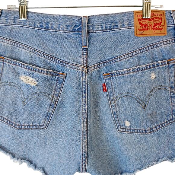 Levi's 501 W31 High-Rise Denim Shorts Distressed 56327-0193 S110793 - Picture 4 of 7